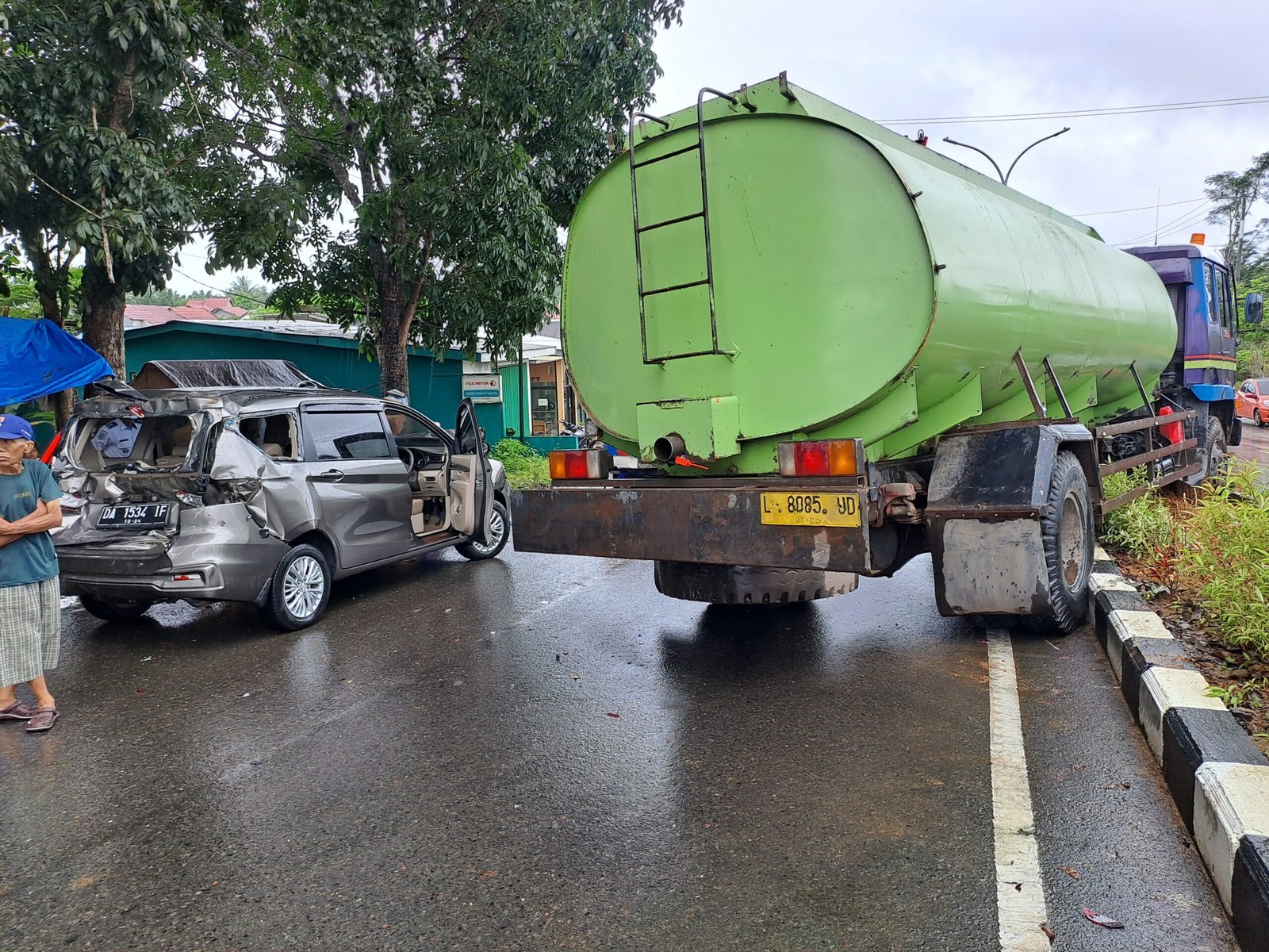 Rem Blong, Truk Tangki CPO Tabrak 3 Mobil Hingga Ringsek