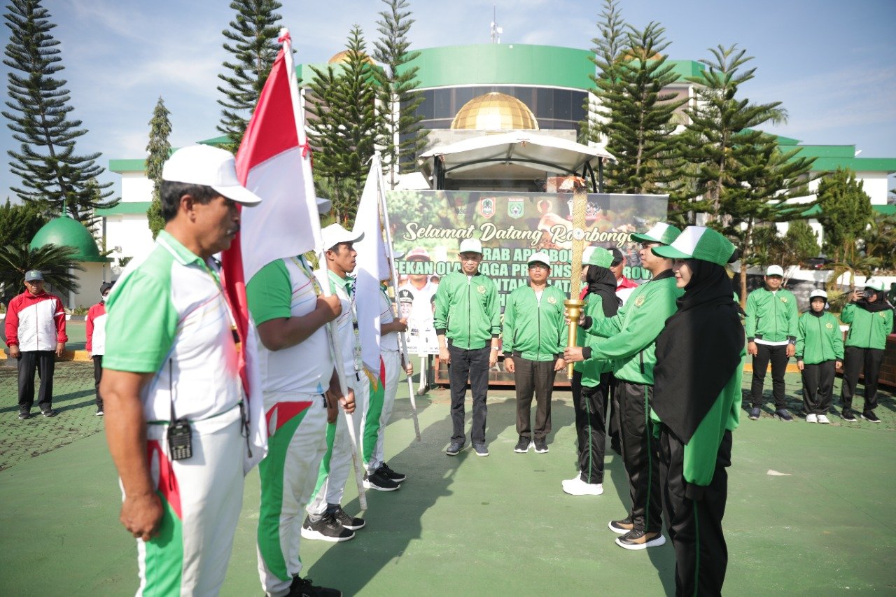 Api Obor Porprov ke XI Sampai di Tanbu, Diarak di Batulicin dan Simpang Empat