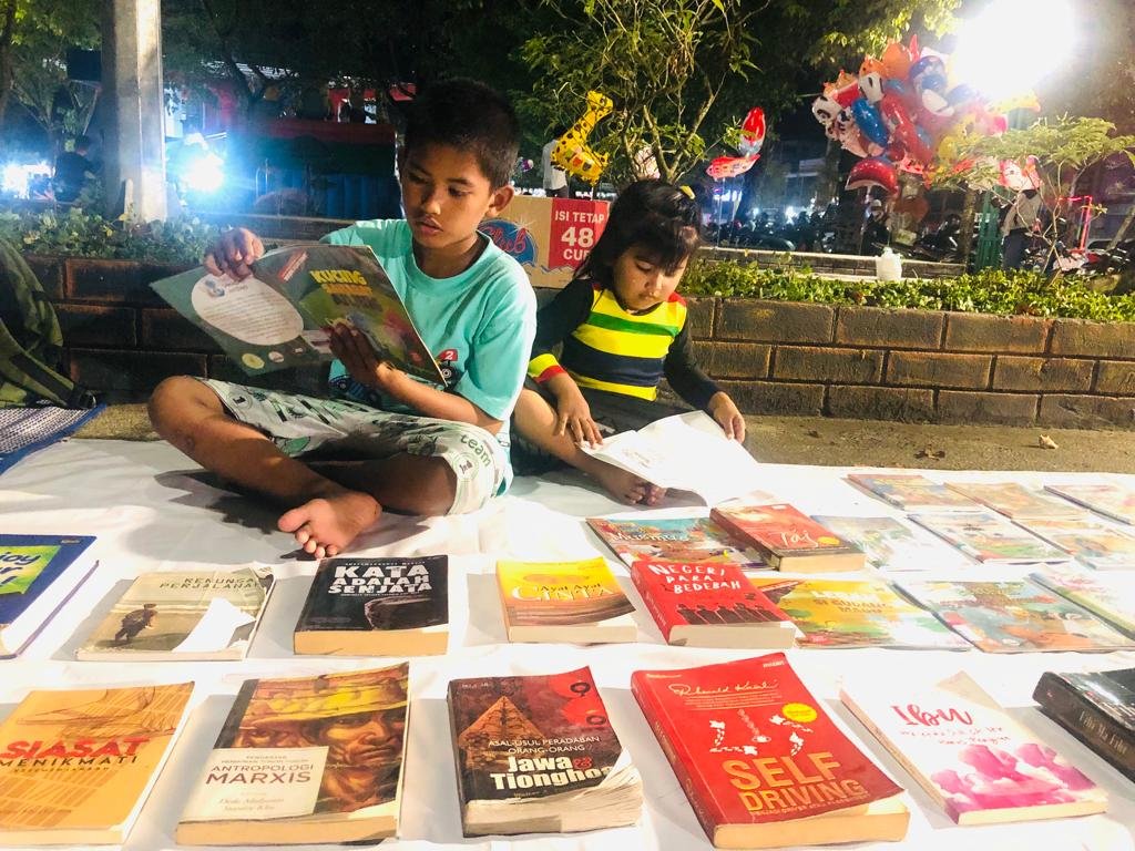 Minat Baca Turun, Bestari-Dispersip Tanbu Buka Lapak Baca Buku Gratis