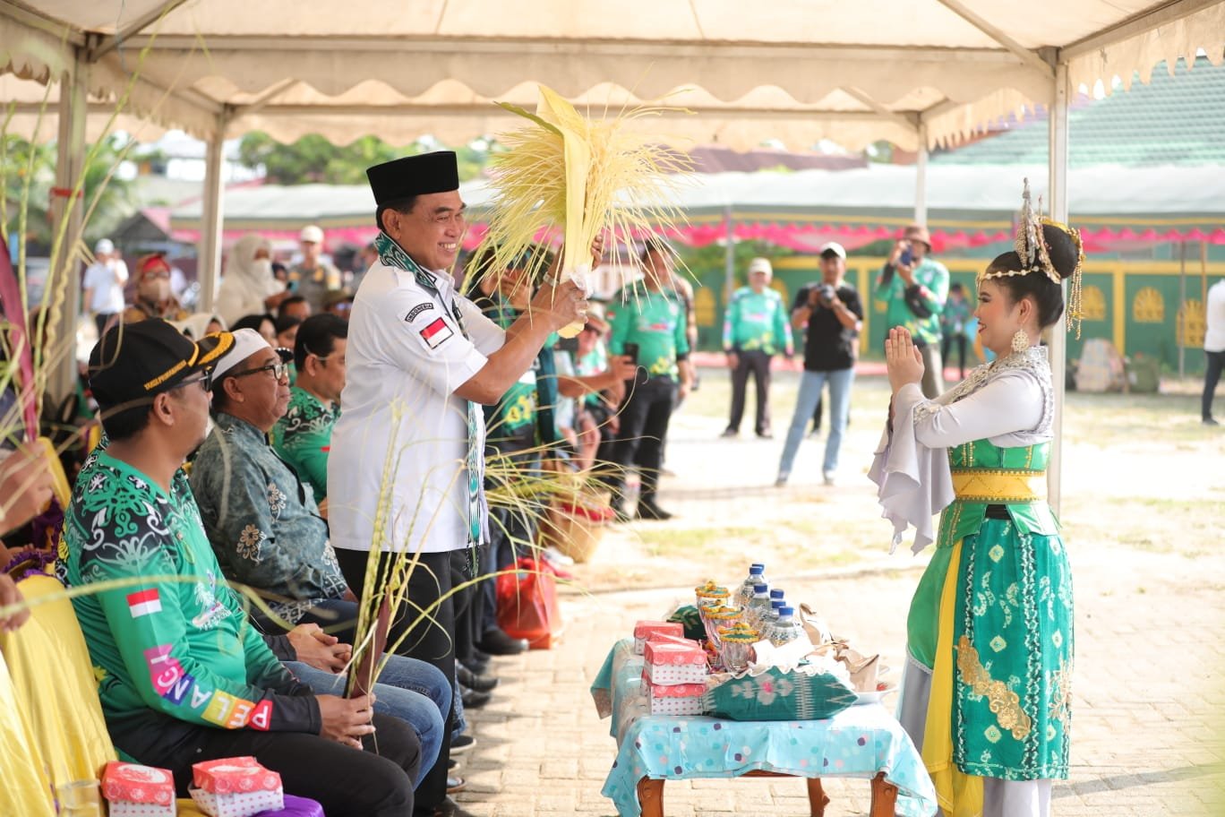 Bupati Tanbu Buka Internasional Kite Festival 2023