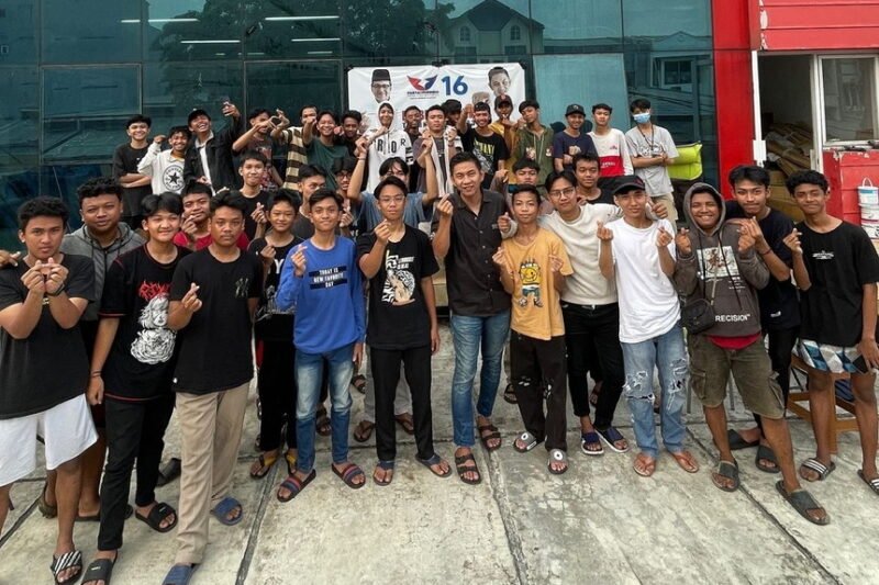(Foto: Gen-Z Tanjung Priok bersama Caleg DPRD DKI Jakarta Dapil III Partai Perindo, Muhammad Bayu Radityo) 