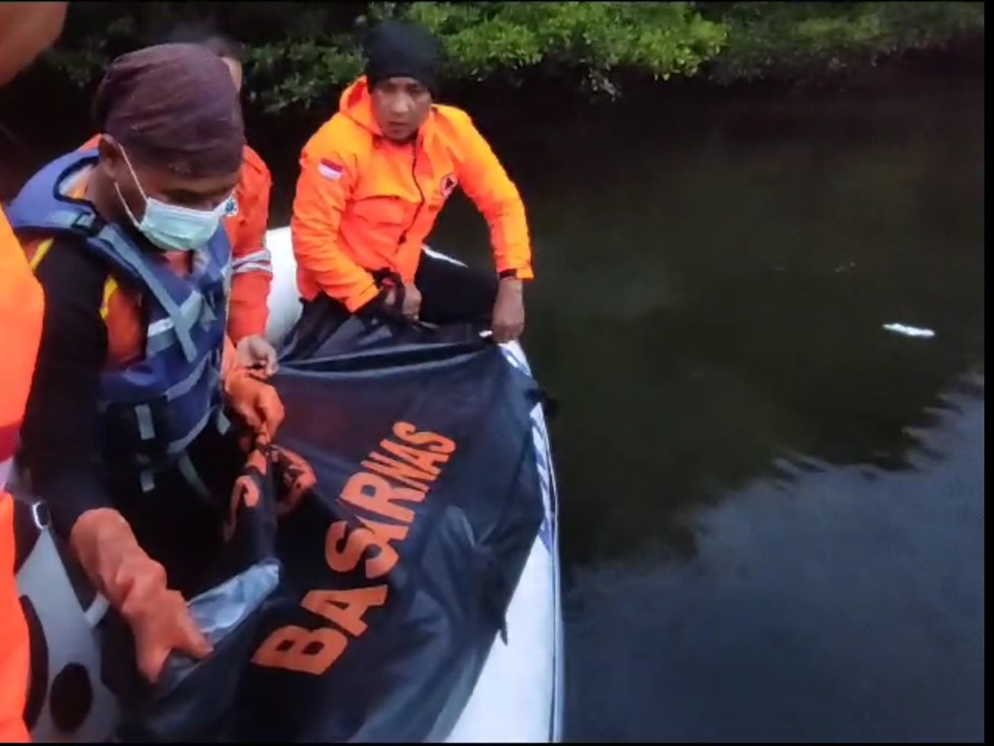 Tim SAR Evakuasi Jasad Pemancing Hilang di Perairan Kotabaru