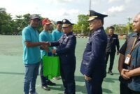 pembina upacara, Bupati Tanah Bumbu Zairullah Azhar  di wakili Asisten Pemerintahan dan Kesra H Eka Safrudin. Foto : Mc Tanbu