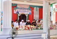 Bupati Tanah Bumbu Zairullah Azhar di dampingi istri Wahyu Windarti selaku ketua PKK Tanah Bumbu turut hadir dalam kesempatan tersebut. Foto : Mc Tanbu