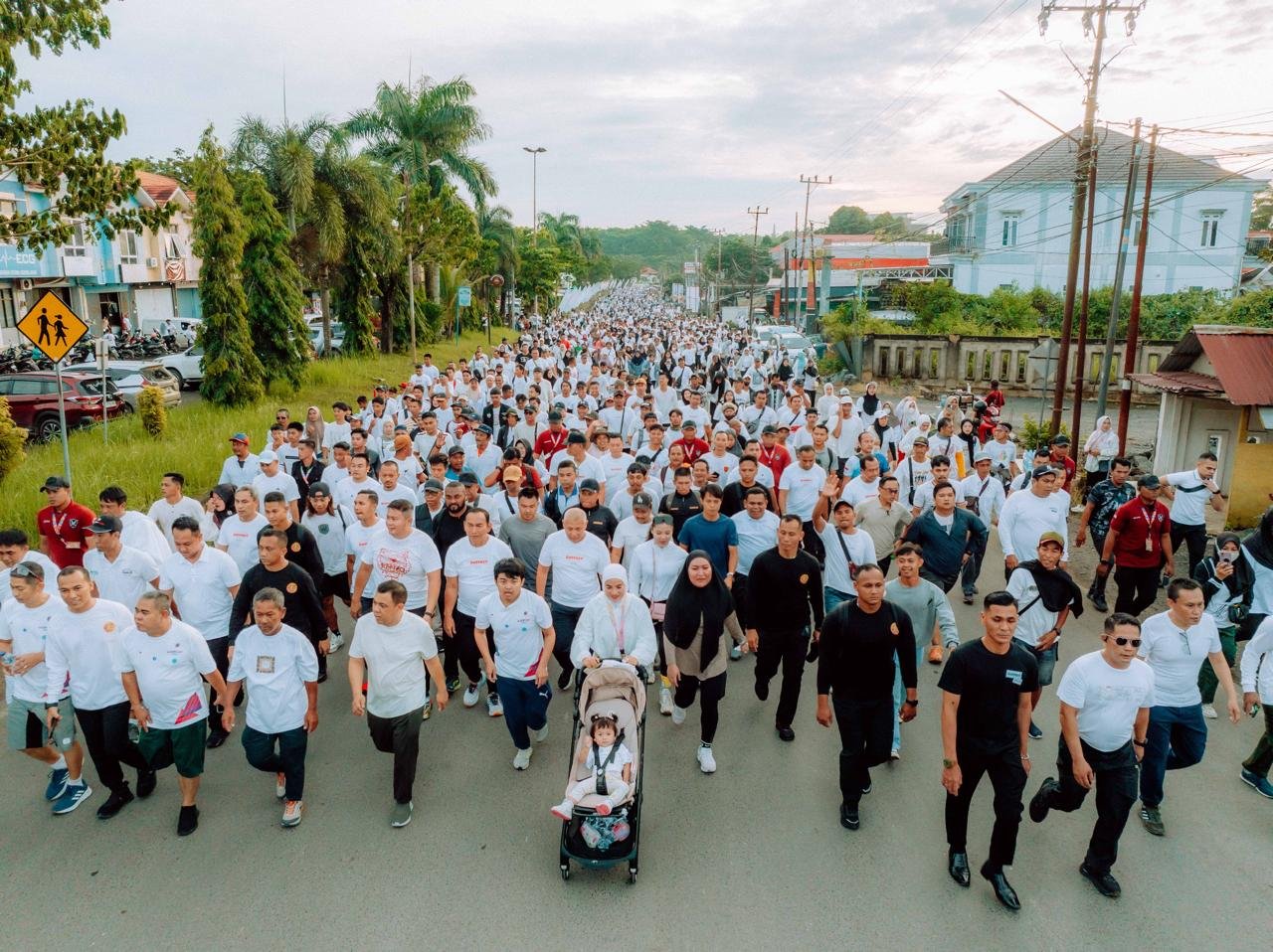 Jalan Sehat Batfest 2024, ada H Isam dan Hj Nursam Diantara 50ribu Peserta