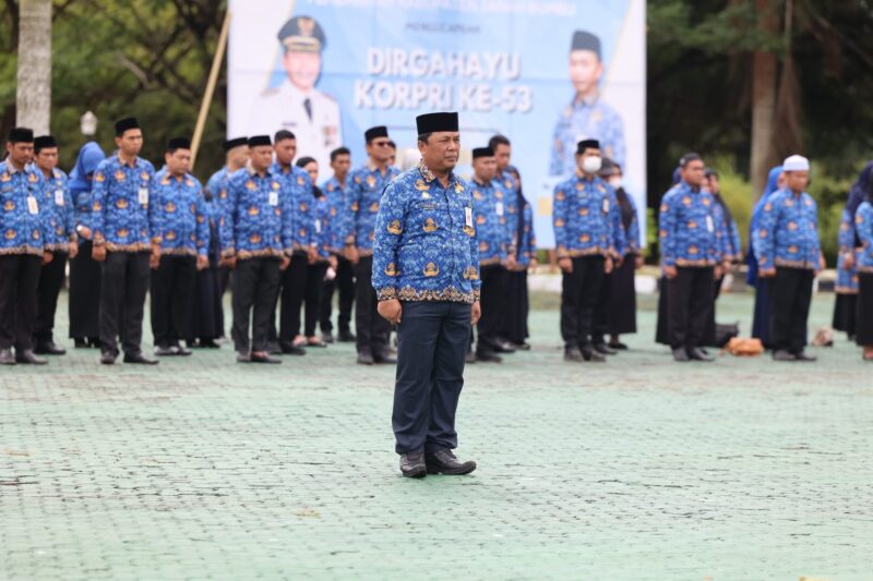 Pemerintah Kabupaten Tanah Bumbu melaksanakan apel gabungan dalam rangka memperingati HUT Korpri ke-53, di Halaman Kantor Bupati setempat di Batulicin, Senin (9/12/2024).