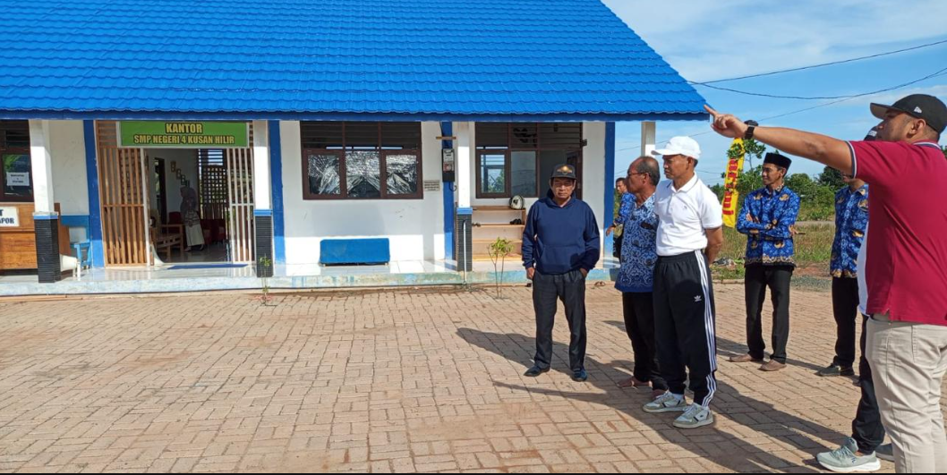 Sekda Tanbu Pantau Gedung Baru SMPN 4 Kusan Hilir