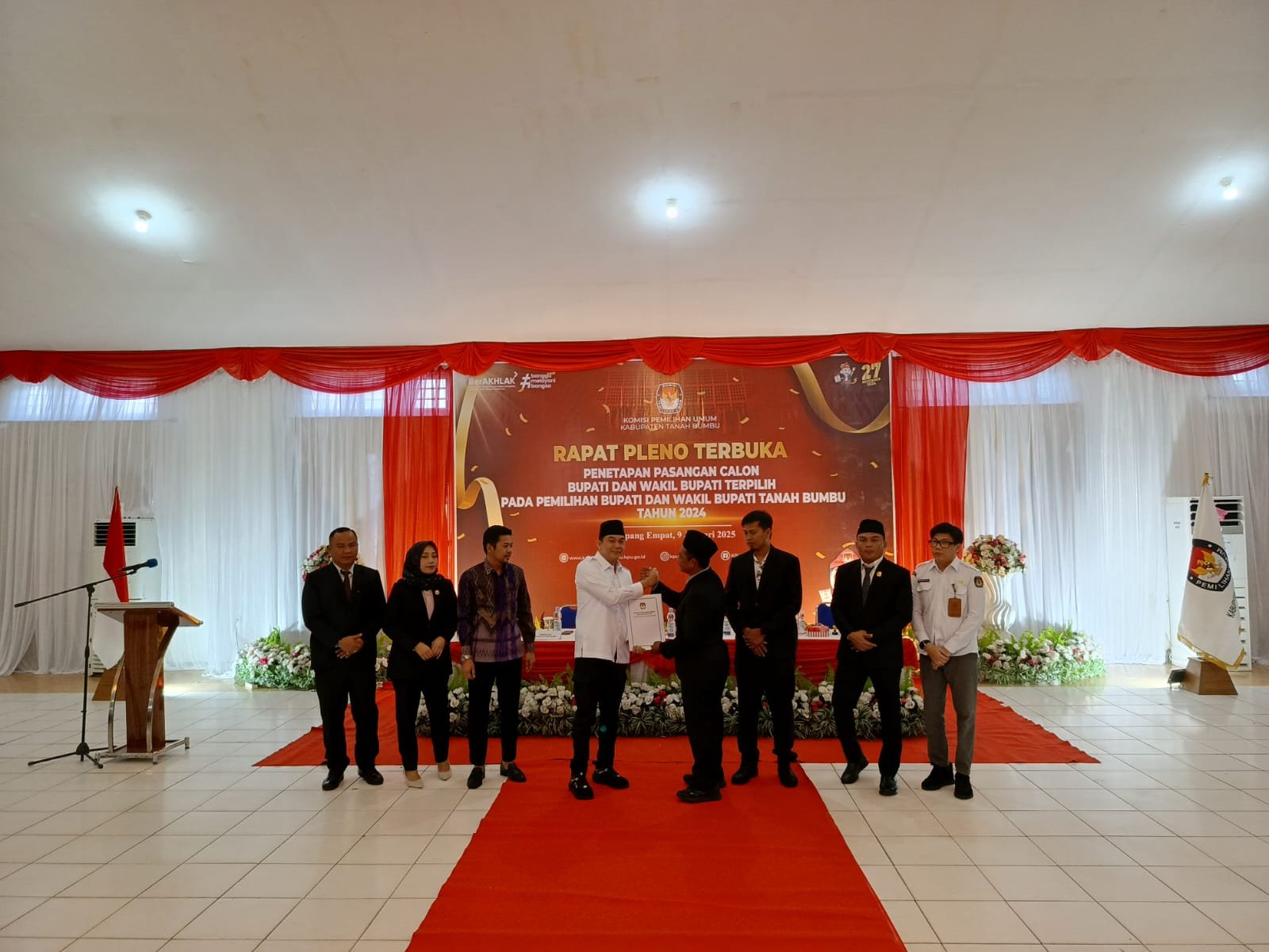 KPU Tanah Bumbu Gelar Rapat Pleno Penetapan Paslon Bupati dan Wakil Bupati Terpilih