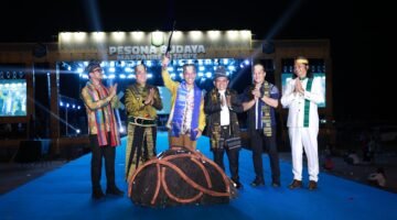 Pesona Budaya Mappanre Ri Tasi’e dan Expo Tanah Bumbu 2025 Resmi Dibuka, Bupati Tanbu: Cermin Kearifan Lokal Masyarakat Pesisir