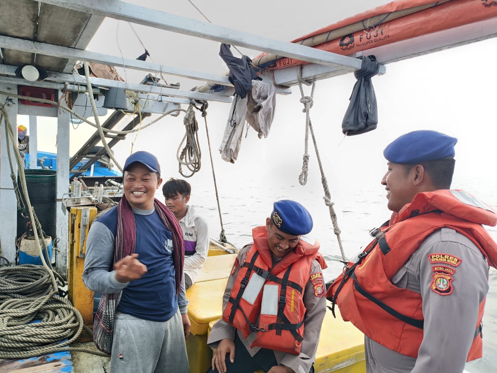Antisipasi Perompak dan Cuaca Buruk, Satpolairud Polres Kepulauan Seribu Gelar Patroli Dialogis