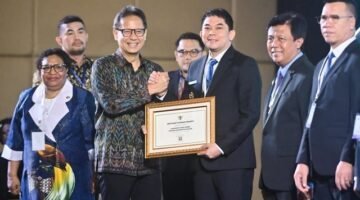 Bupati Tanah Bumbu Andi Rudi Latif Terima Sertifikat Eliminasi Malaria di APLMA ke-9