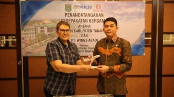 Tingkatkan Penerbangan Batulicin-Makassar, Bupati Tanah Bumbu Teken MoU Dengan PT. Wings Abadi