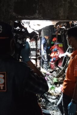 Malam maut di penjaringan : Rumah Toko Online Terbakar, 5 orang tewas