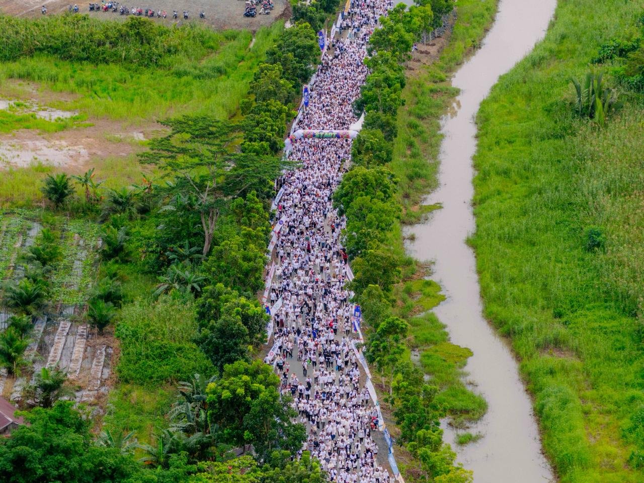 Dahsyat! Jalan Santai Batfest Diikuti 30 Ribu Peserta, Hadiah Dari 100 Bertambah Menjadi 200 Paket Umroh 