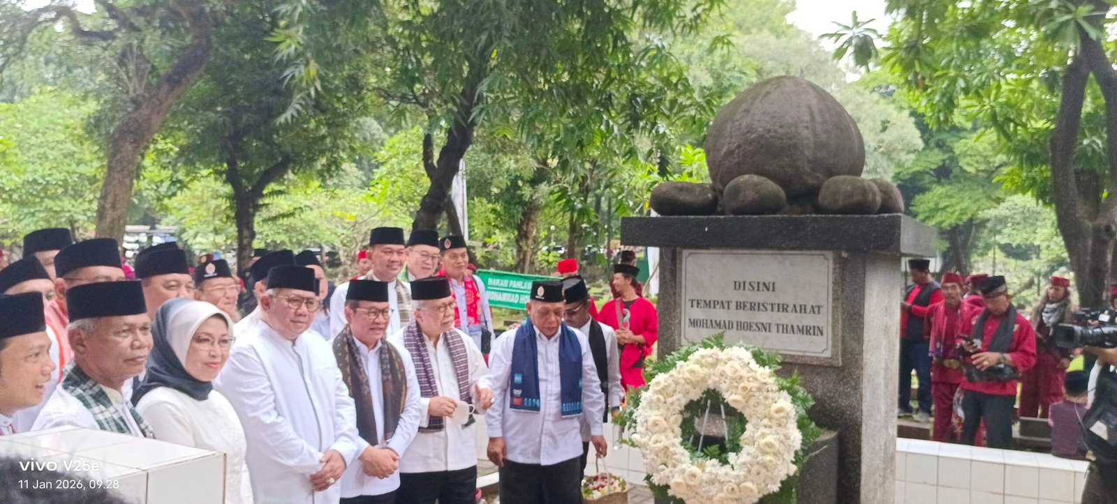 Pramono Anung dan Foke Hadiri Haul ke-85 Mohammad Husni Thamrin di TPU Karet Bivak