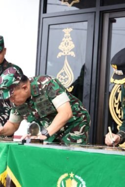 Pangdam XXII/Tambun Bungai bersama Bupati Andi Rudi Latif Resmikan Mushola Al Istiqomah Kodim 1022/Tanah Bumbu