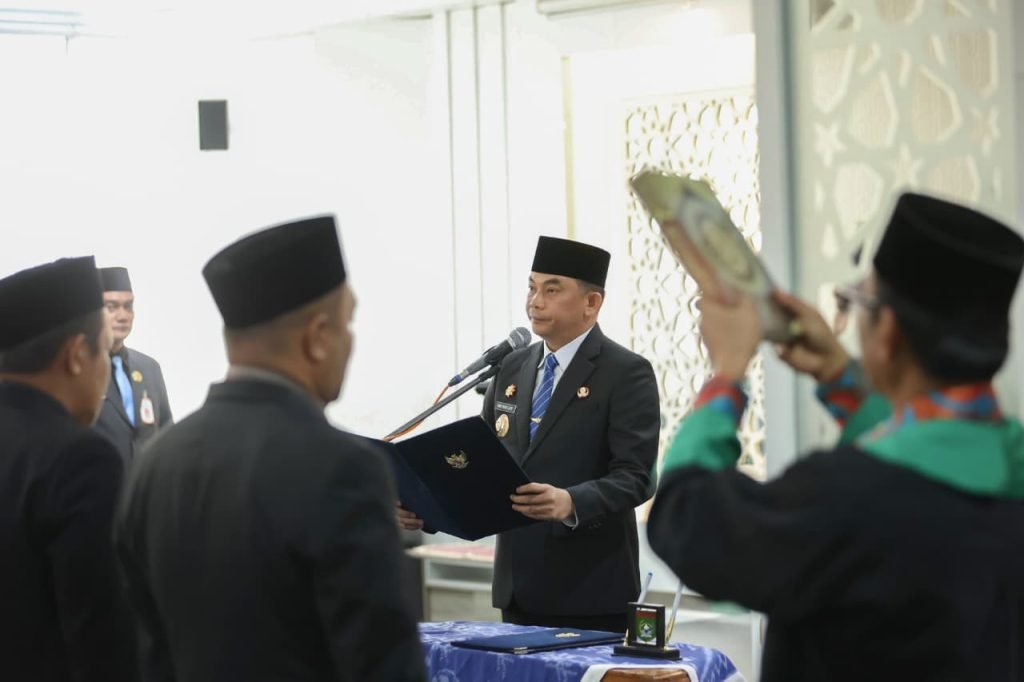 Bupati Tanah Bumbu Andi Rudi Latif Lantik Pejabat Administrasi dan Pengawas, Tegaskan Komitmen Profesionalisme dan Anti Jual Beli Jabatan