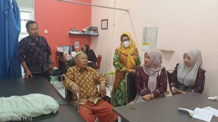 Respons Cepat Semangat BerAksi, Pemkab Tanah Bumbu Evakuasi Lansia Amnesia di Pasar Minggu