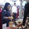 Dukung UMKM Lokal, Andi Irmayani Borong Jajanan Tradisional di Aksi Bajual Wadai 2026