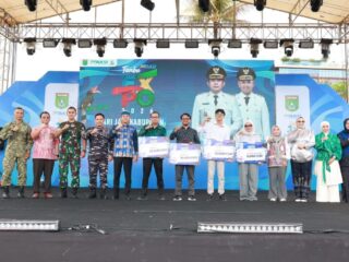 Andi Rudi Latif Serahkan Hadiah Total Rp50 Juta bagi Pemenang Logo HUT Tanah Bumbu