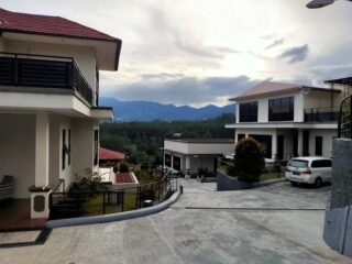 Hidden Gem di Puncak: Villa Mewah dengan Kolam Renang Privat tapi Harga Terjangkau