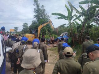 Satpol PP Banjar Tertibkan 23 Bangunan Liar Berkedok Warung Dan Karaoke.