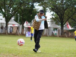 Andi Rudi Latif Resmi Buka Piala Bupati 2026, Lapangan 7 Februari Pagatan Bergemuruh.