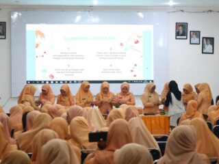 Dongkrak Ekonomi Keluarga, DWP Tanah Bumbu Latih Anggota Berwirausaha