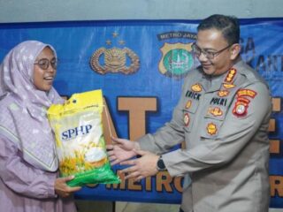 Jumat Peduli, Kapolres Jakut Blusukan ke Kolong Tol Sungai Bambu