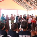 Tumbuhkan Minat Baca, Bunda Literasi Tanah Bumbu Sapa Siswa Sekolah Rakyat