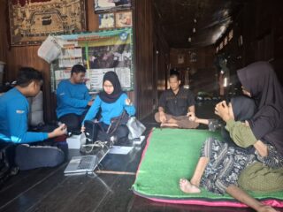 Disdukcapil Banjar Jemput Bola Warga Disabilitas Rekam KTP