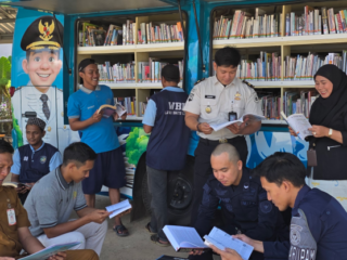 Dorong Budaya Literasi Warga Binaan, Dispersip Tanah Bumbu Sambangi Lapas Kelas III Batulicin